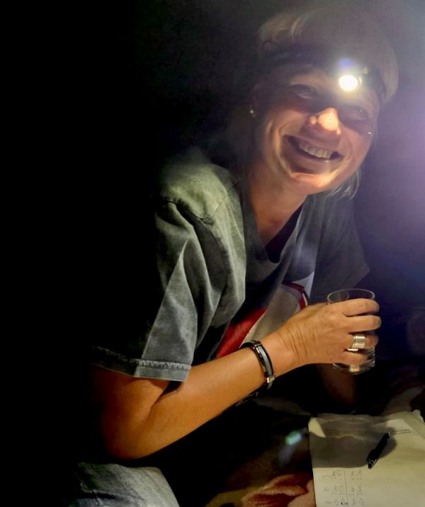 Pia mit Stirnlampe