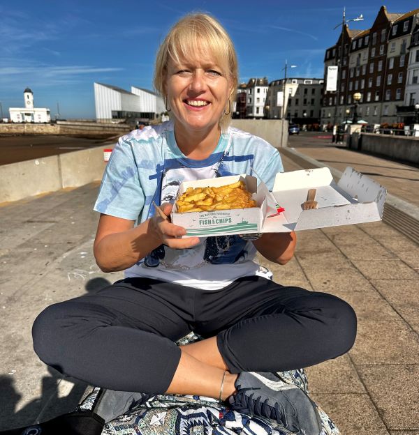 Pia mit Fish and Chip