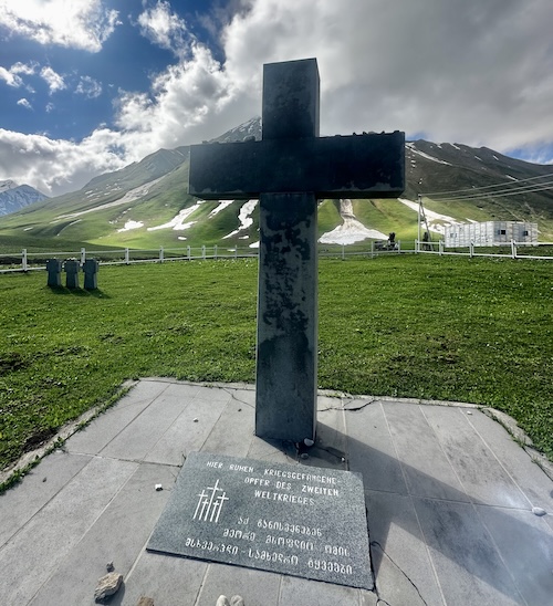 Soldatenfriedhof am Jvari-Pass 1