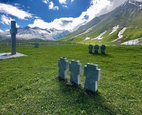 Soldatenfriedhof am Jvari-Pass 2