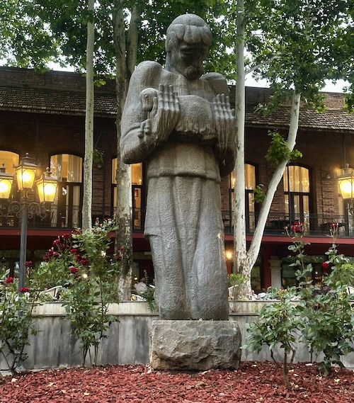 Niko Pirosmana Denkmal