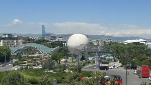 Panorama mit Friedensbrücke und Ballon Titel